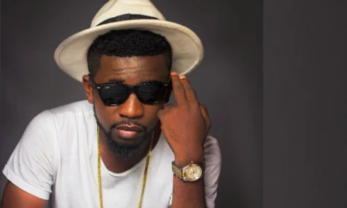 Bisa Kdei - Kumi Guitar (feat. Bie Wueni & Akwaboah)