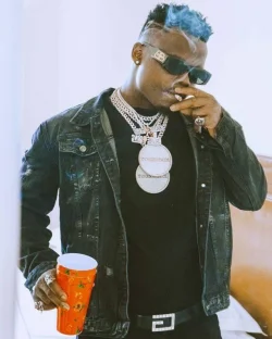 Blaq Jerzee - Falling For U (feat. Harmonize & Mr Eazi)