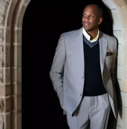 Donnie McClurkin - We Are Victorious