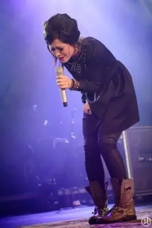 Kari Jobe - Holy Spirit (feat. Lyrics])