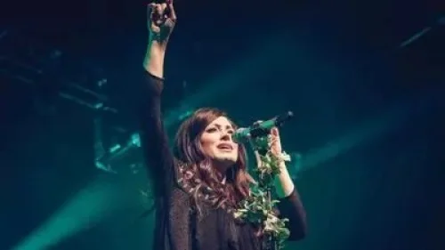 Kari Jobe - I Am Not Alone