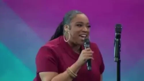 Kierra Sheard - Living He Loves Me / Praise Break
