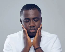 Kontihene - Eegbe Bo Ni Ogbo (feat. DarkoVibes)