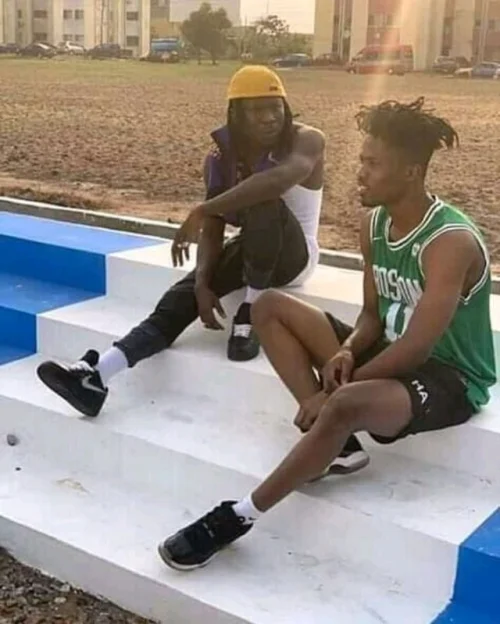Kwesi Arthur - Radio (feat. Stonebwoy)