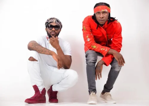 R2bees - We De Vibe