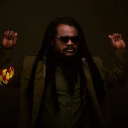 Ras Kuuku - Me Do Rasta (feat. Ebony)